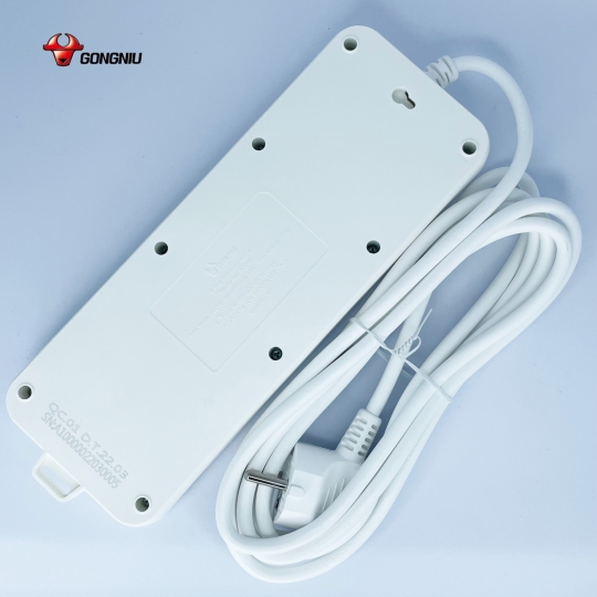 Ổ Cắm Điện Chống Cháy GONEO 4 Ổ Đa Năng 4 Công Tắc – 2500W – N3040