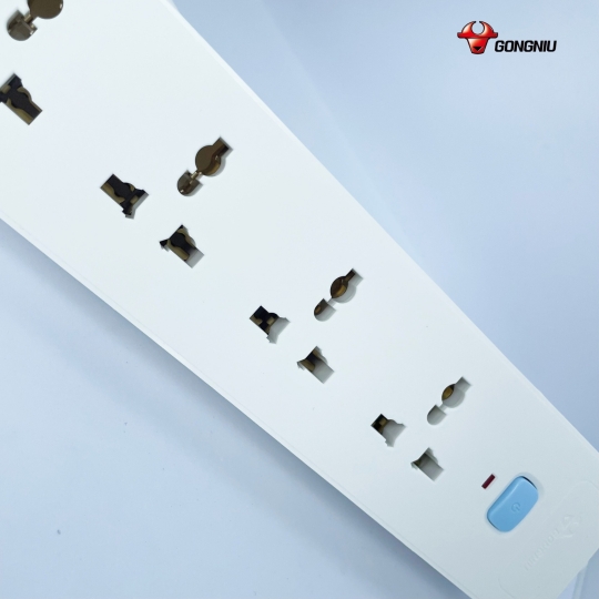 Ổ Cắm Điện Chống Cháy GONEO 5 Ổ Đa Năng 1 Công Tắc – N1050