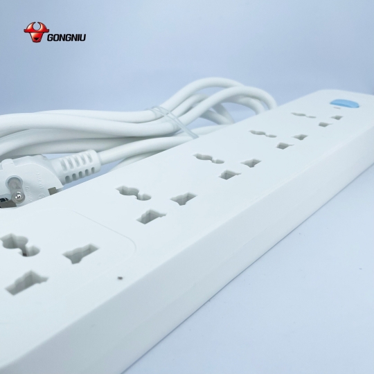 Ổ Cắm Điện Chống Cháy GONEO 5 Ổ Đa Năng 1 Công Tắc – N1050